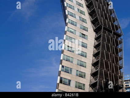 Schild moderno scudo allegato al gasometro B edificio in Simmering Vienna Austria Foto Stock