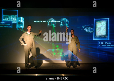 I piloti israeliani presente virtuale di moderna tecnologia cockpit durante un IDF Air Technology exhibition, Israele Foto Stock