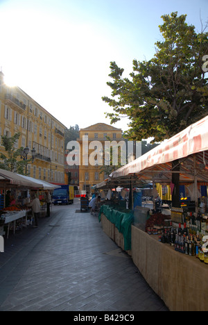 Il mercato di Cours Saleya nella città vecchia Vieux Nice Nice Cote d Azur Costa Azzurra Francia Foto Stock