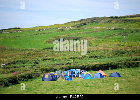 Piccolo campeggio, vicino a St.Davids, Il Pembrokeshire Coast National Park, Pembrokeshire, Wales, Regno Unito Foto Stock