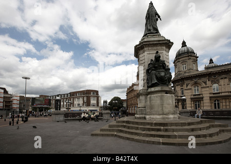 Hull City Council e la BBC s grande schermo Queen Victoria Square Kingston upon Hull Yorkshire Regno Unito Foto Stock