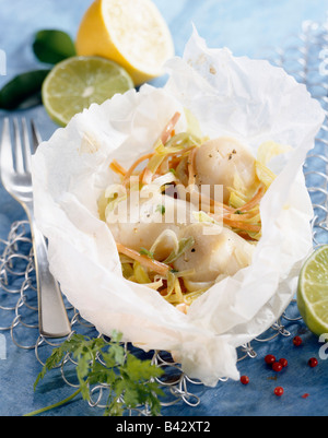 Cappesante e limone al cartoccio Foto Stock