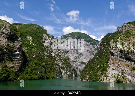 Komani lago nel nord dell'Albania. Foto Stock