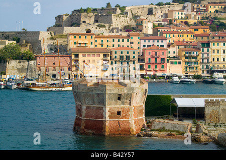 Vista dell'acqua della torre della Linguell, Portoferraio, Provincia di Livorno, sull'isola d'Elba nel arcipelago toscano di Foto Stock