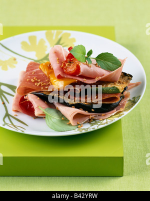 Prosciutto cotto alla griglia e strato vegetale Foto Stock