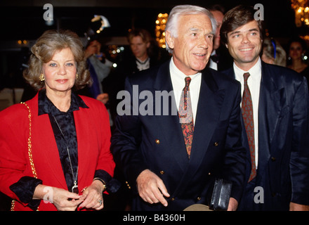 Fuchsberger, Joachim, 11.3.1927 - 11.9.2014, attore tedesco di mezza lunghezza, con la moglie Gundula Korte e il figlio Thomas, 1990s, Foto Stock