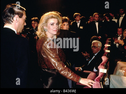 Deneuve, Caterina, * 22.10.1943, l'attrice francese e mezza lunghezza, Cannes Film Festival 1986, Foto Stock