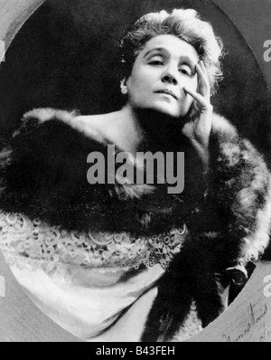 Duse, Eleonora, 3.10.1858 - 21.4.1924, attrice italiana, come "Hedda Gabler" nel dramma di Henrik Ibsen, 1903, a mezza lunghezza, Foto Stock