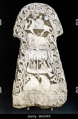 Medioevo i vichinghi, rune, pietra runica raffiguranti eventualmente Wotan e frigga, Viking Ship, Lillbjars, Gotland (Svezia), circa 900 Foto Stock