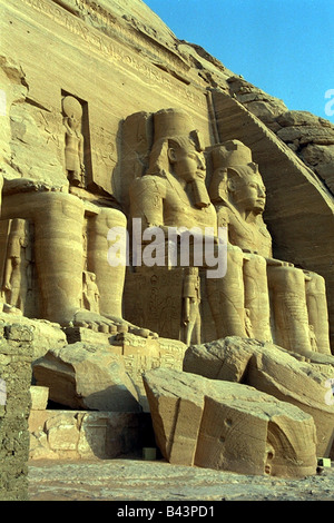 Geografia / viaggi, Egitto, Abu Simbel, grande tempio, quattro colossali statue di Ramses II (1279-1213 a.C.), statua 20 m. alto, Ramesse, Patrimonio Mondiale UNESCO / Siti, Additional-Rights-Clearance-Info-Not-Available Foto Stock