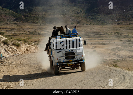 Persone su un autocarro in Etiopia Foto Stock