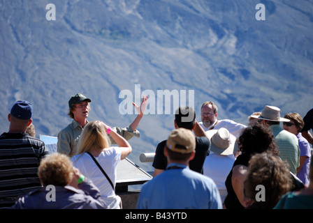 Un ranger interpretativa fornisce una presentazione a Mt. Sant Helens Johnston Ridge Centro Visitatori. Foto Stock