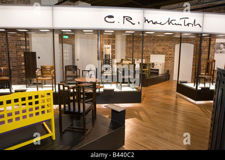 Regno Unito Scozia Glasgow School of Art Shop Charles Rennie Mackintosh esposizione mobili sul display Foto Stock