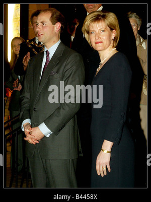 Prince Edward Earl del Wessex nel marzo 2003 con la moglie Sophie Rhys Jones la Contessa di Wessex Sophie Wessex arriva Foto Stock