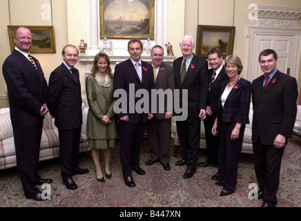 Tony Blair Novembre 2002 da sinistra a destra in n. 10 Stephen Nicholls Campbell Mcgimpsey Sue Wymer il PM Steve Chadwick John Michael Foto Stock