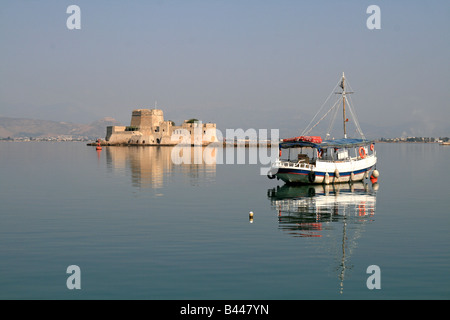 Barca in Nafplion Harbour Foto Stock