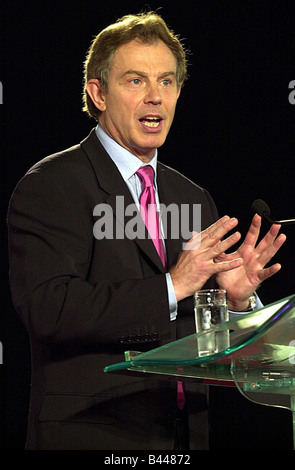 Tony Blair Primo Ministro il 22 febbraio 2002 rendono la conversazione Scottish Labour Party Conference in Perth Foto Stock