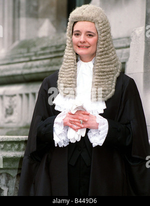 Cherie Blair Cherie Booth moglie del leader laburista di Tony Blair dopo essere stato prestato giuramento come una QC Aprile 1995 Foto Stock