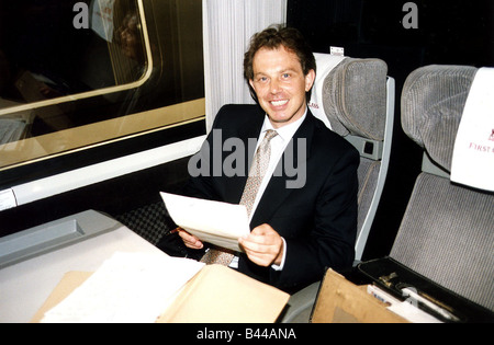 Tony Blair leader del partito laburista a bordo di un treno 1994 Foto Stock