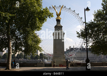 Londra City British airways ride occhio raf statua city di Londra Inghilterra Regno unito Gb Foto Stock