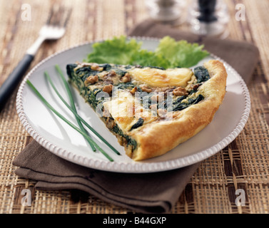 Gli spinaci e il formaggio di capra torta salata Foto Stock