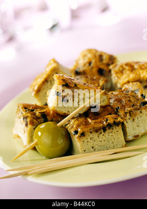 Due olive e frittata al cumino Foto Stock