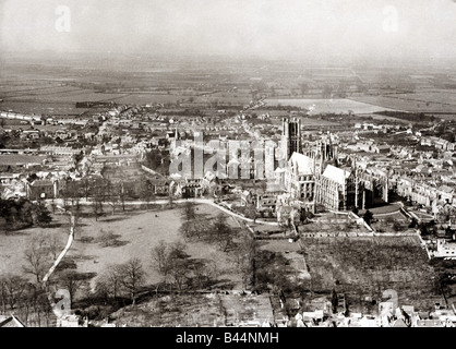 Cattedrale di Ely Cambridgeshire La Cattedrale è stata costruita sul solo di alta massa sul Cambridgeshire Fens Circa 1935 Mirrorpix Foto Stock