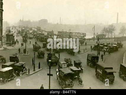 La congestione su Blackfriars Bridge a seguito della chiusura di Waterloo Bridge per le riparazioni Foto Stock