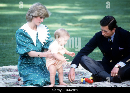 Il principe Carlo e la Principessa Diana in Nuova Zelanda con il principe William Aprile 1983 Foto Stock