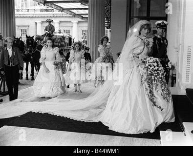 Il principe Carlo e la Principessa Diana di ritorno da St Paul s Cathedral Luglio 81 dopo il loro matrimonio presso la Cattedrale di St Paul Foto Stock