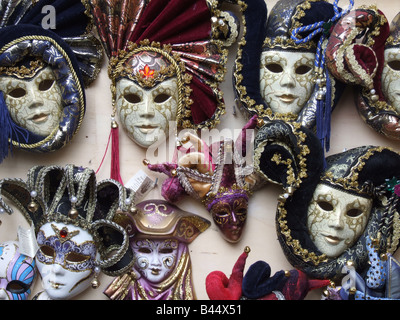 Selezione di Venezia Carnevale Maschere di tipo in negozio di articoli da regalo, Firenze Foto Stock