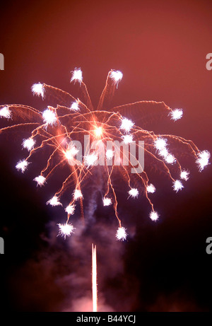 Fuochi d'artificio di combustione degli orologi Parade si tiene ogni anno a Brighton per contrassegnare il giorno più corto dell'anno BRIGHTON REGNO UNITO Foto Stock