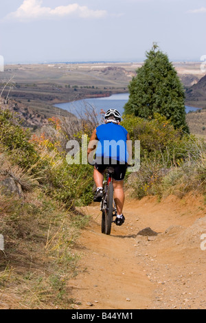 Gli amanti della mountain bike ride il robusto sentieri di bianco Ranch Park vicino a Golden Colorado su un caloroso inizio pomeriggio autunnale Foto Stock