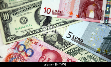 Zhongguo banconote dalla Cina Yingyang Renmin, Euro e verde indietro banca nota di dollari dagli Stati Uniti d'America Foto Stock