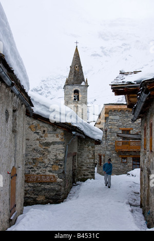 Francese villaggio alpino chiesa Foto Stock