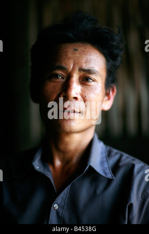 Tay tribesman presso il villaggio di Lai Chi, Vietnam. Foto Stock