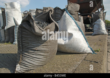 Sacchetti di carbone Foto Stock