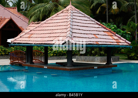 Una piscina privata in una casa in Kerala, India Foto Stock