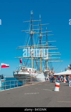 Dar Pomorza ( che significa il dono di Pomerania occidentale), precedentemente noto come nave scuola polacca della Accademia Navale, ora un museo a Gdynia. Foto Stock