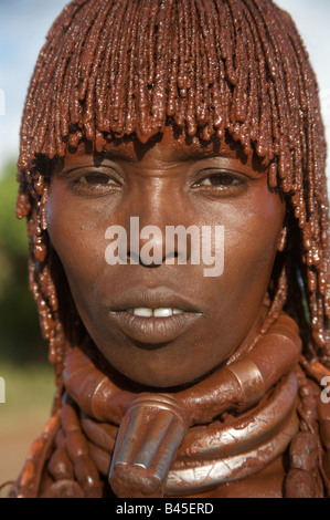 Ritratto di una donna dalla hamar tribù, villaggio turmi, sud Etiopia Foto Stock