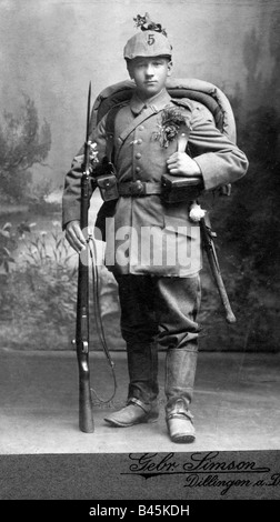 Militare, uniformi, Germania, Baviera, fanteria, soldato in ordine di marcia, a tutta lunghezza, 5th Reggimento reale bavarese dell'infaneria, fotografia dei fratelli Simson, Dillingen, 1914, uniforme, esercito imperiale, vestito da battaglia, Prima guerra mondiale, WWI, 20th secolo, , Foto Stock