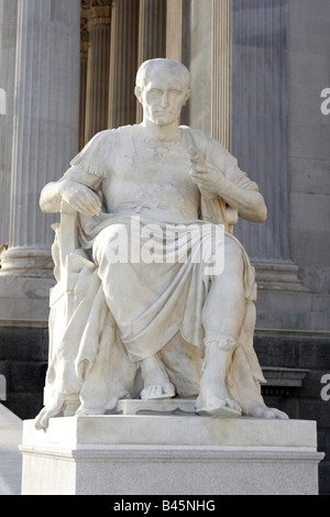 Cesare, Gajus Julius, 13.7.100 a.C. - 15.3.44 a.C., politico e comandante romano, monumento, parlamento, Vienna, Austria, Foto Stock