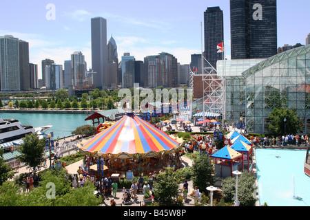 Vista del Navy Pier e sullo skyline dalla ruota panoramica Ferris, Chicago, Illinois Foto Stock