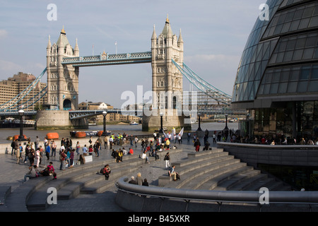 Il tower bridge gla sede il sindaco di Londra City di Londra Inghilterra Regno unito Gb Foto Stock