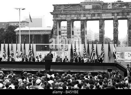 Reagan, Ronald, 6.2.1911 - 5.6.2004, Politico Americano (Partito Repubblicano), Presidente Degli Stati Uniti D'America 1981 - 1989, Porta Di Brandeburgo, Berlino, 12.6.1987, Foto Stock