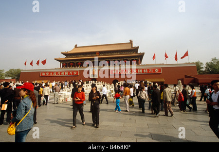 Piazza Tiananmen enorme piazza del centro storico e significato politico può giorno sfilate Pechino CINA Foto Stock