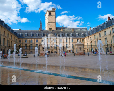 Vista della città di Digione, Francia, Place de la Libération Foto Stock