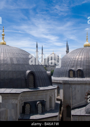 Turchia Istanbul la Moschea Blu vista da Hagia Sophia Foto Stock