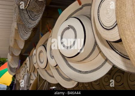 Fine cappelli panamense per vendita a Penonome del mercato pubblico. Foto Stock