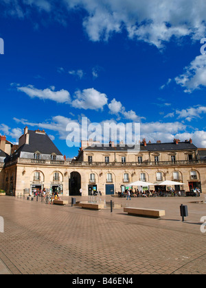 Vista della città di Digione, Francia, Place de la Libération Foto Stock